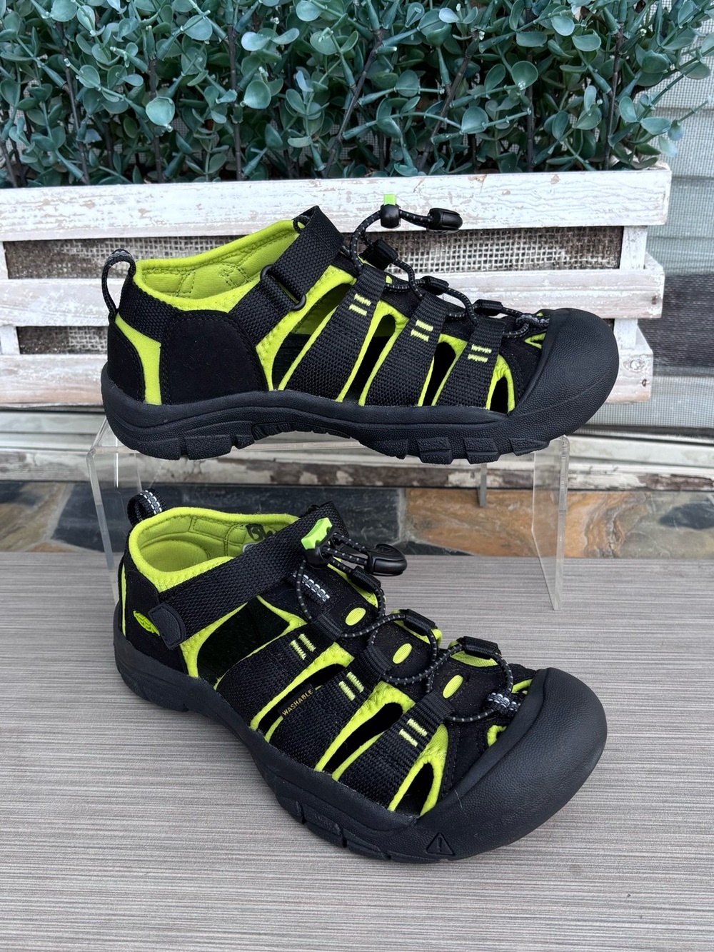 KEEN  Newport H2 Sandals